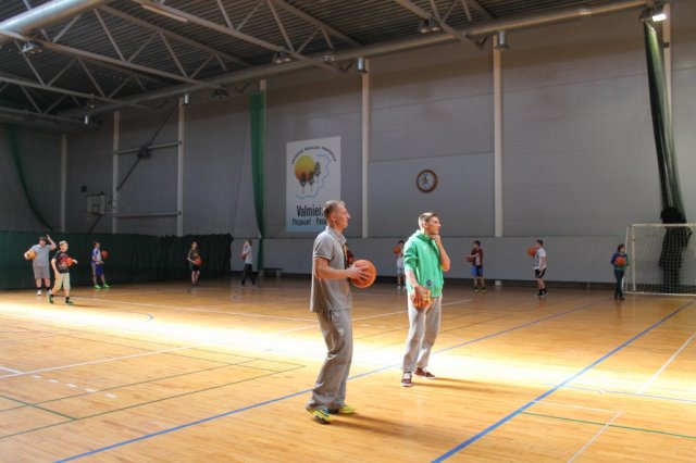 BK Valmiera basketbolisti viesojas skolā